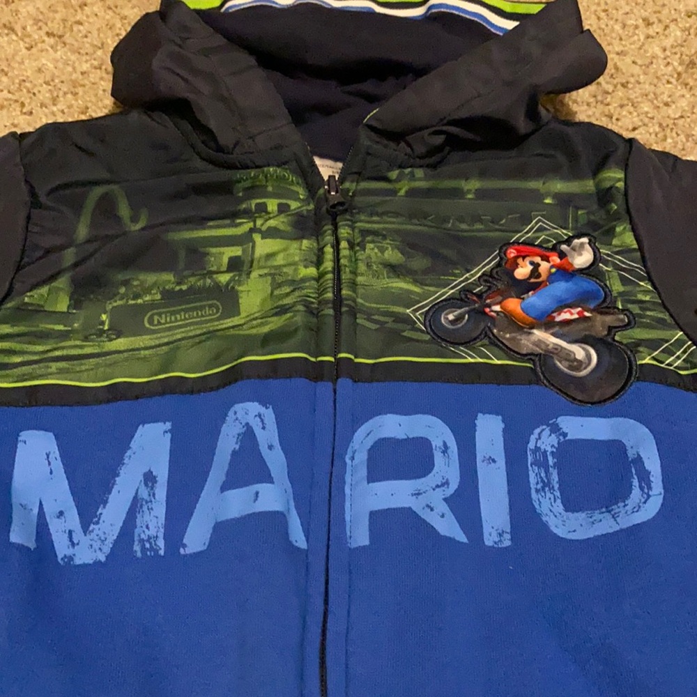 Kid’s size 5/6 zip up hoodie